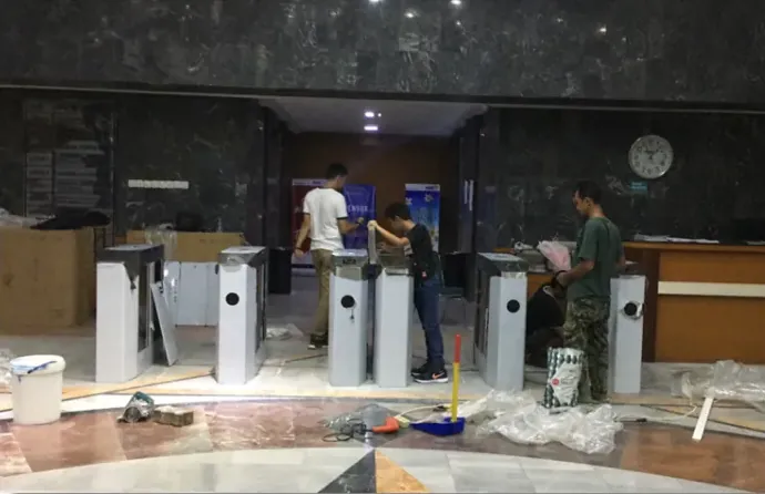 Flap gate di gedung TVRI